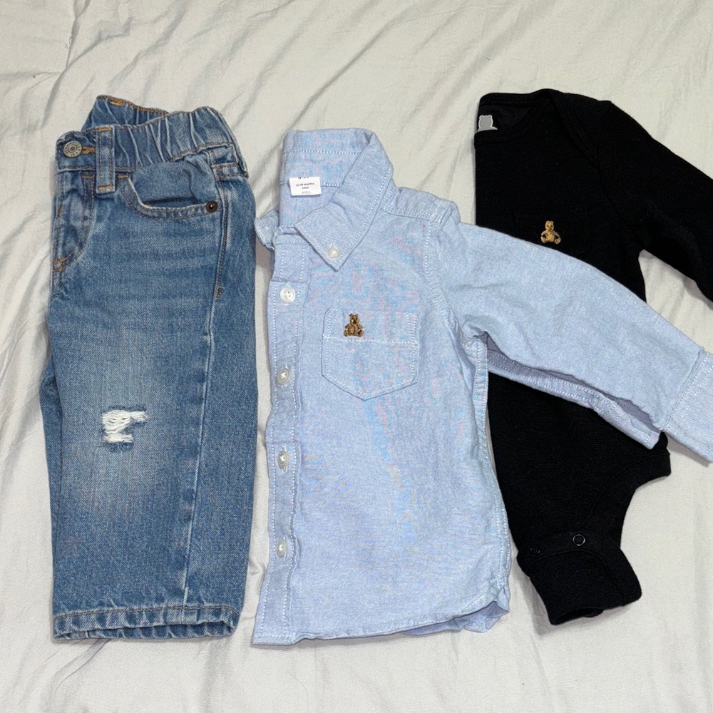 3 baby GAP Clothing Pieces